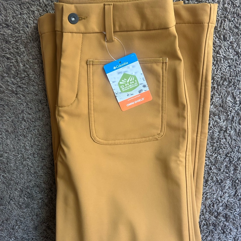 Columbia Women's High Cascades™ Wide Leg Softshell Pants (Brand New, Never Worn)